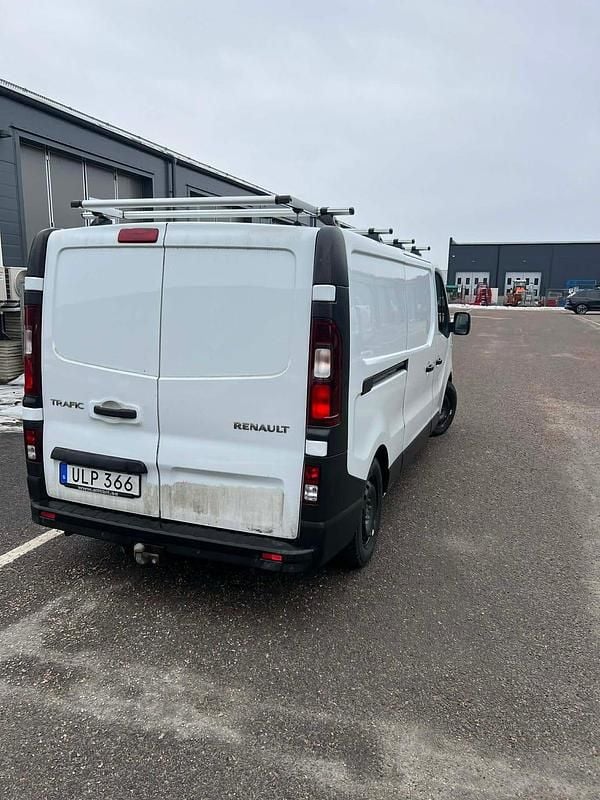 Begagnad Renault Trafic 120 HK (88 kW) 2016 Minibuss