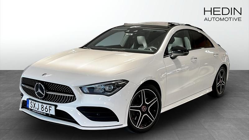 Vit Begagnad 2020 Mercedes CLA200 AMG Sportkupé | 304 900 kr (Marknadspris) - Bild 1/4