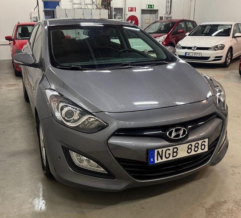 Begagnad Hyundai i30 128 HK (94 kW) 2014 Grå