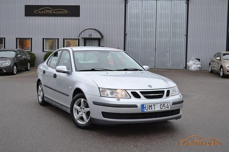 Grå Begagnad 2004 Saab 9-3 Linear Sedan | 34 900 kr (Marknadspris) - Bild 1/4