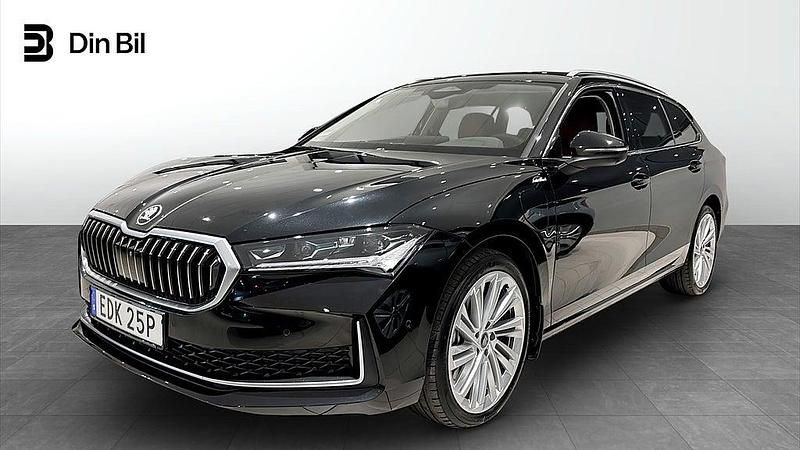 Begagnad Skoda Superb LAURIN & KLEMENT 150 HK (110 kW) 2025 Ebony black metallic Kombi