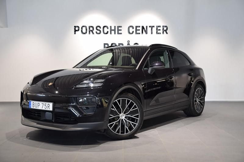 Svart (black) Begagnad 2024 Porsche Macan SUV | 889 000 kr - Bild 1/4