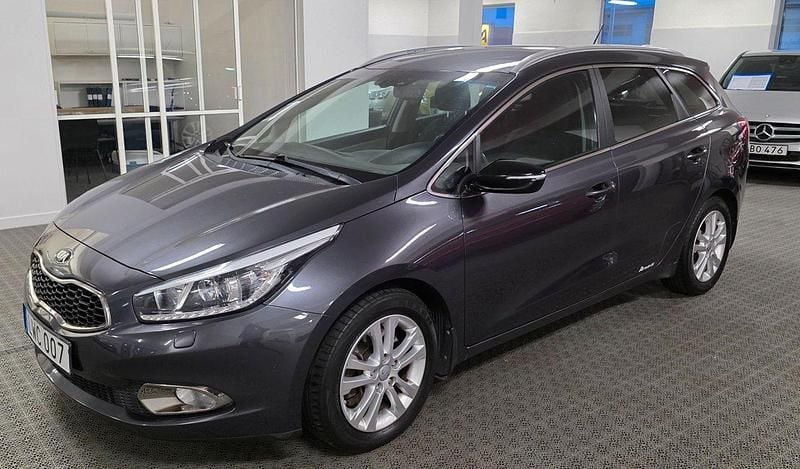 Grå Begagnad 2015 Kia Ceed Sportswagon Comfort Kombi | 119 900 kr (Dyr) - Bild 1/4