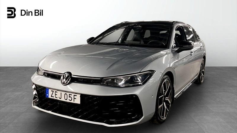 Silver Begagnad 2024 VW Passat R-line Kombi | 479 900 kr - Bild 1/4