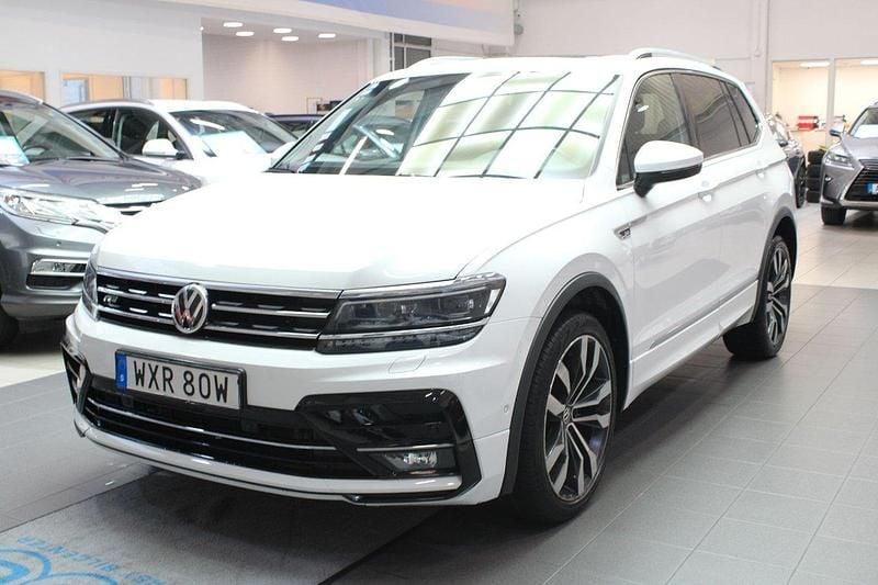 Vit Begagnad 2018 VW Tiguan Allspace R-line SUV | 289 900 kr (Marknadspris) - Bild 1/4