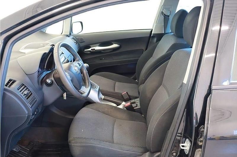 Begagnad Toyota Auris 90 HK (66 kW) 2010 Svart Halvkombi