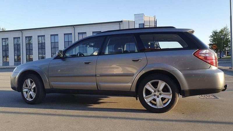 Grå Begagnad 2007 Subaru Outback SUV | 37 000 kr (Lite dyr) - Bild 1/1