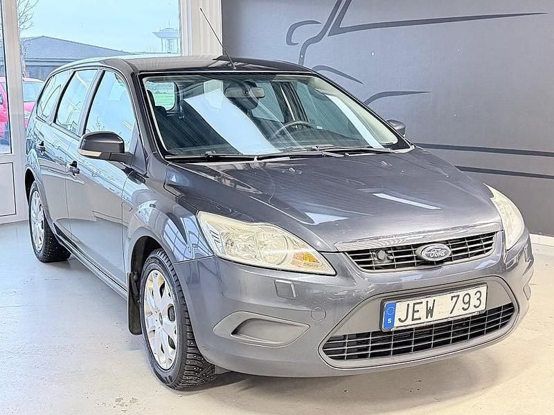 Grå Begagnad 2008 Ford Focus Titanium Kombi | 29 900 kr (Lite dyr) - Bild 1/3