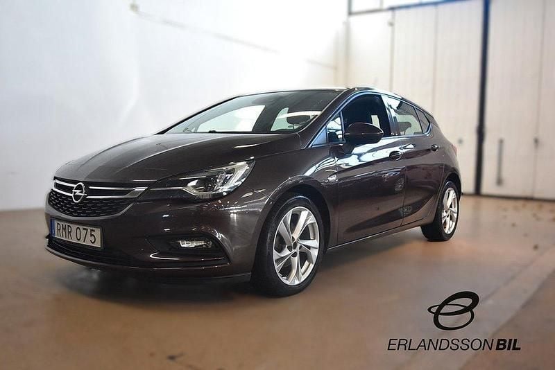Brun Begagnad 2017 Opel Astra Dynamic Halvkombi | 104 900 kr (Marknadspris) - Bild 1/4