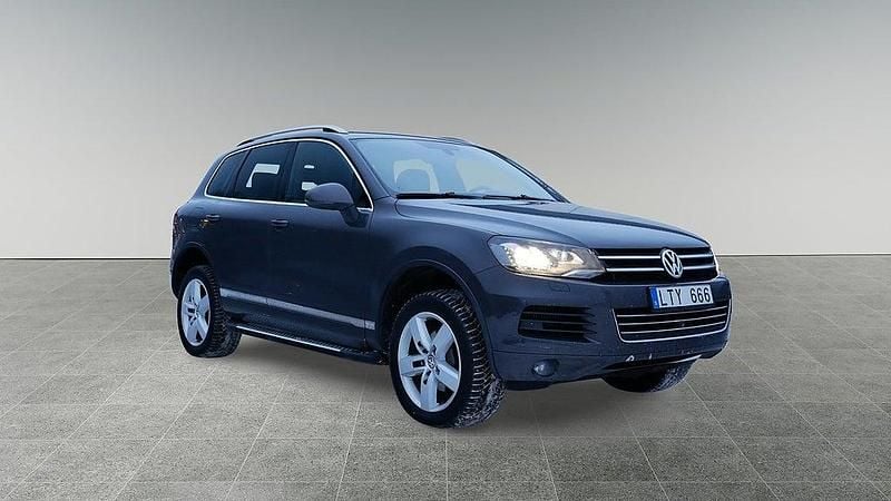 Brun Begagnad 2011 VW Touareg SUV | 109 900 kr (Marknadspris) - Bild 1/4