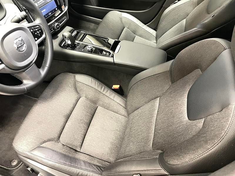 Begagnad Volvo V90 Core 349 HK (256 kW) 2023 Grå Kombi