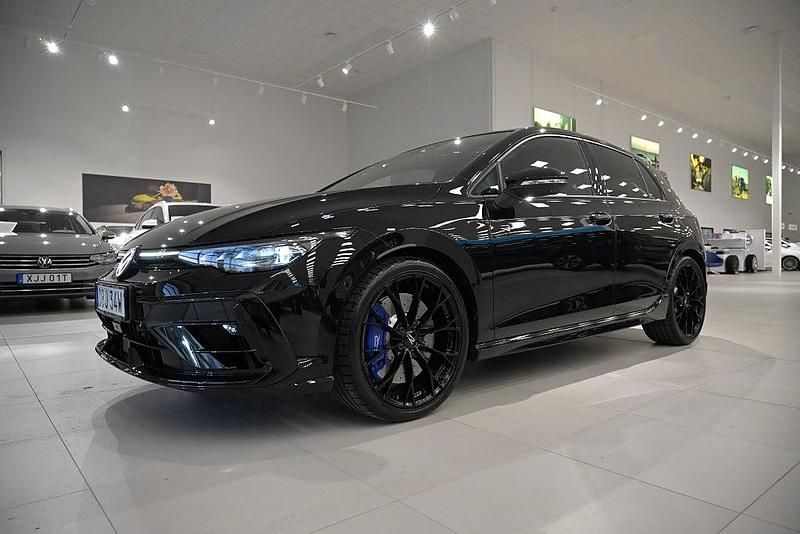 Ny 2026 VW Golf VIII Black Edition Halvkombi | 688 600 kr - Bild 1/3