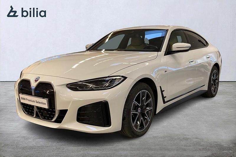 Vit Begagnad 2023 BMW i4 M Sport Sedan | 444 000 kr (Superpris) - Bild 1/4