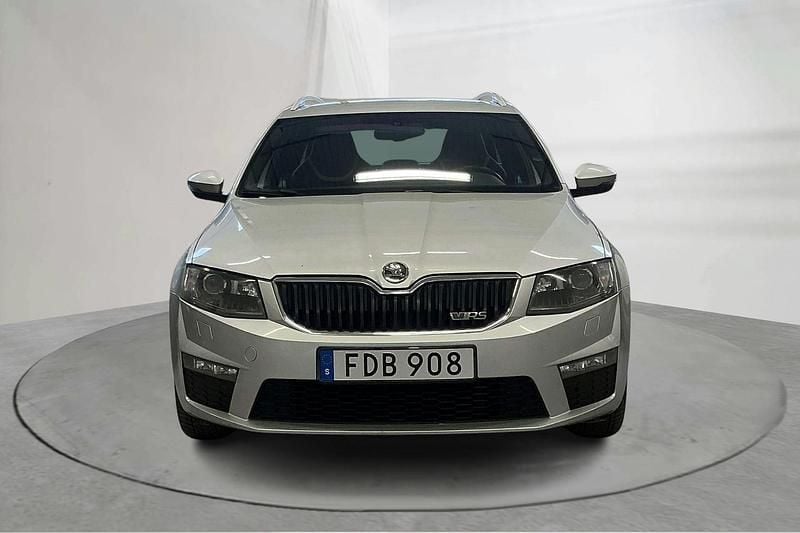 Begagnad Skoda Octavia RS 184 HK (135 kW) 2014 Silver Halvkombi