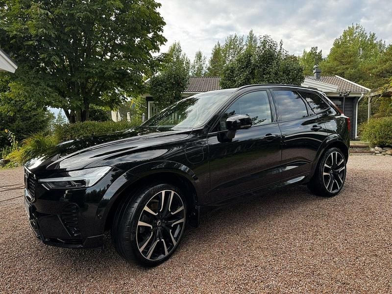 Svart Begagnad 2022 Volvo XC60 R-Design SUV | 417 000 kr (Marknadspris) - Bild 1/4