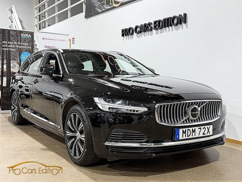 Begagnad Volvo V90 Momentum 253 HK (186 kW) 2020 Svart Kombi
