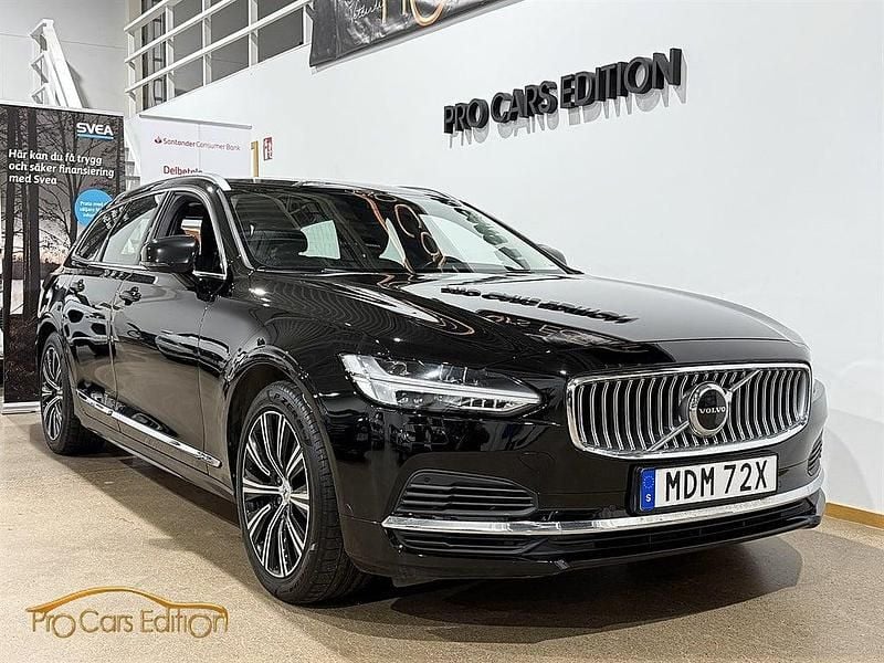 Svart Begagnad 2020 Volvo V90 Momentum Kombi | 304 900 kr (Marknadspris) - Bild 1/4