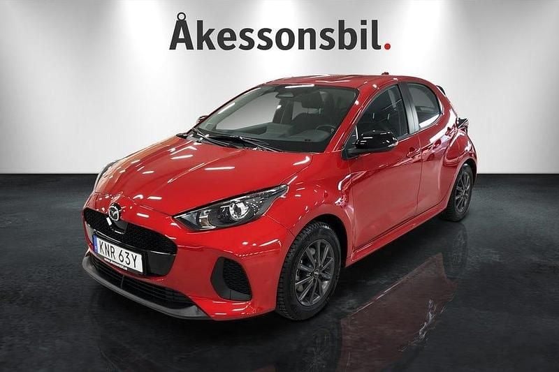 Röd Begagnad 2024 Mazda 2 Center-Line Halvkombi | 239 900 kr (Marknadspris) - Bild 1/4