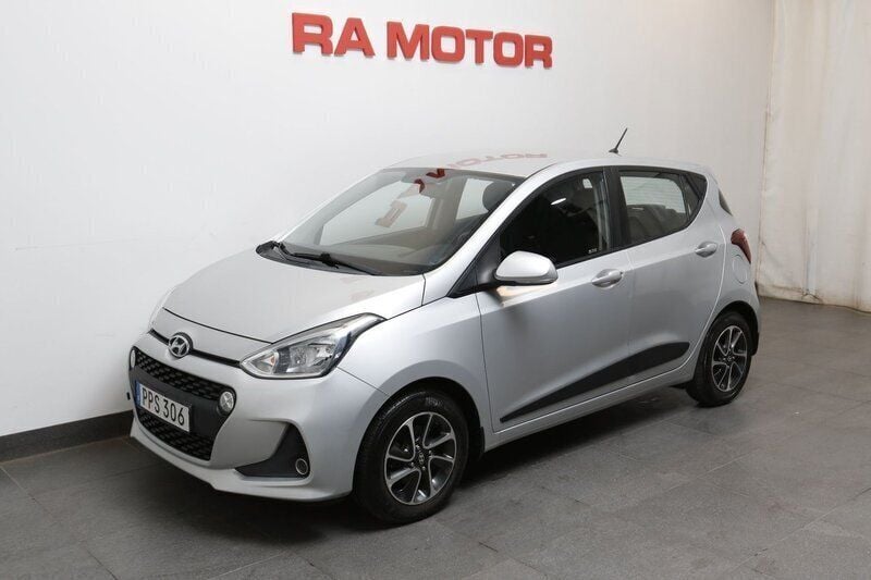 Silver Begagnad 2018 Hyundai i10 Premium Halvkombi | 89 900 kr (Marknadspris) - Bild 1/3
