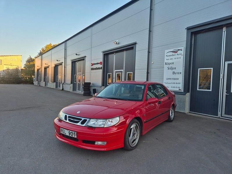 Röd Begagnad 2000 Saab 9-5 Aero Sedan | 21 900 kr (Marknadspris) - Bild 1/4