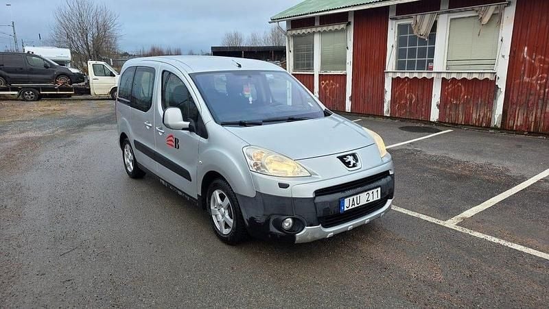 Grå Begagnad 2009 Peugeot Partner Tepee Minibuss | 26 900 kr (Marknadspris) - Bild 1/4