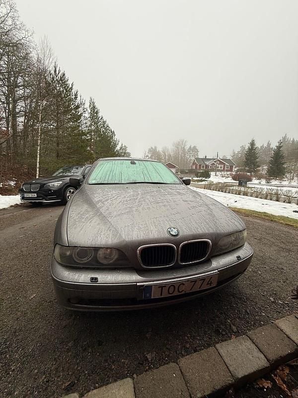 Begagnad 2003 BMW 520 Sedan | 25 000 kr (Bra pris) - Bild 1/4