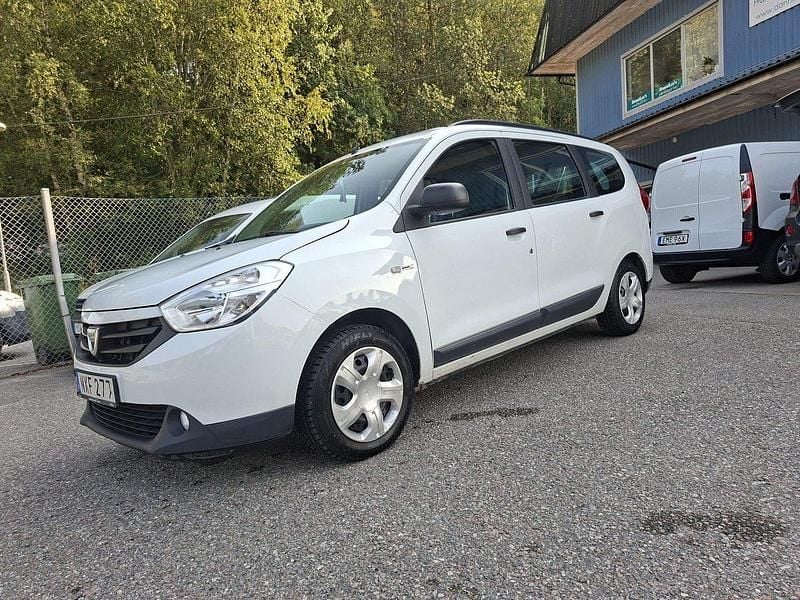 Vit Begagnad 2016 Dacia Lodgy Minibuss | 74 900 kr (Marknadspris) - Bild 1/4