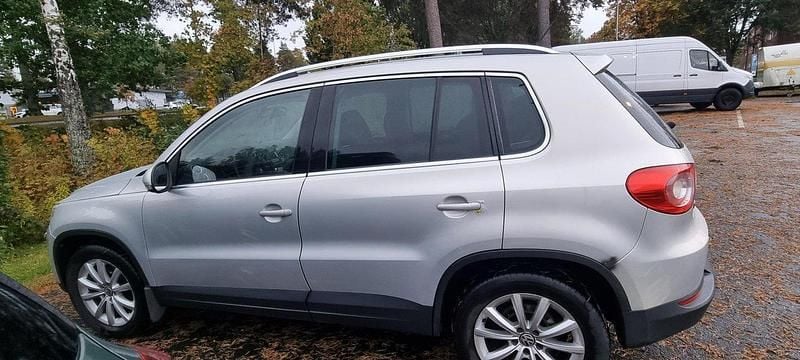 Silver Begagnad 2008 VW Tiguan Sportline SUV | 20 000 kr (Marknadspris) - Bild 1/4