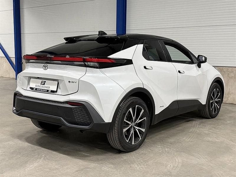 Begagnad Toyota C-HR 197 HK (144 kW) 2024 Vit SUV