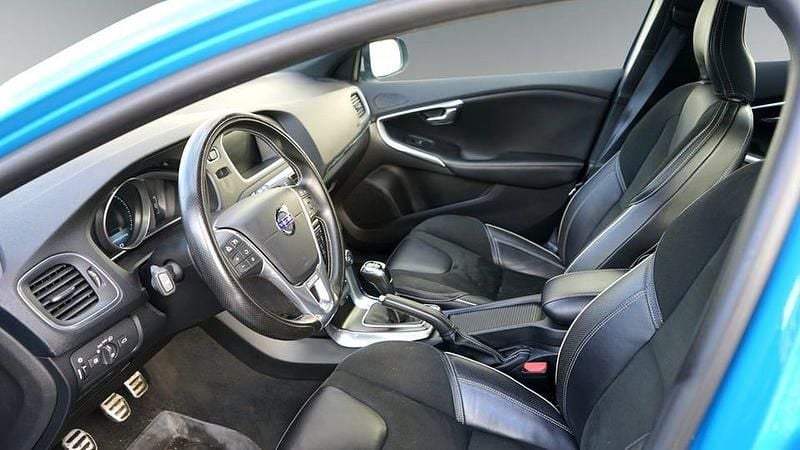 Begagnad Volvo V40 R-Design 150 HK (110 kW) 2016 Blå Halvkombi