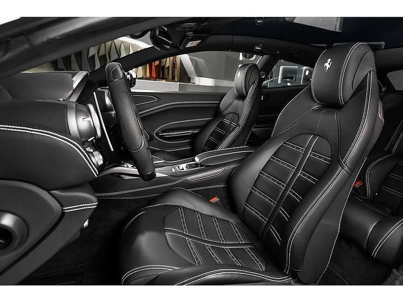 Begagnad Ferrari GTC4Lusso 690 HK (507 kW) 2017 Vit Kombi