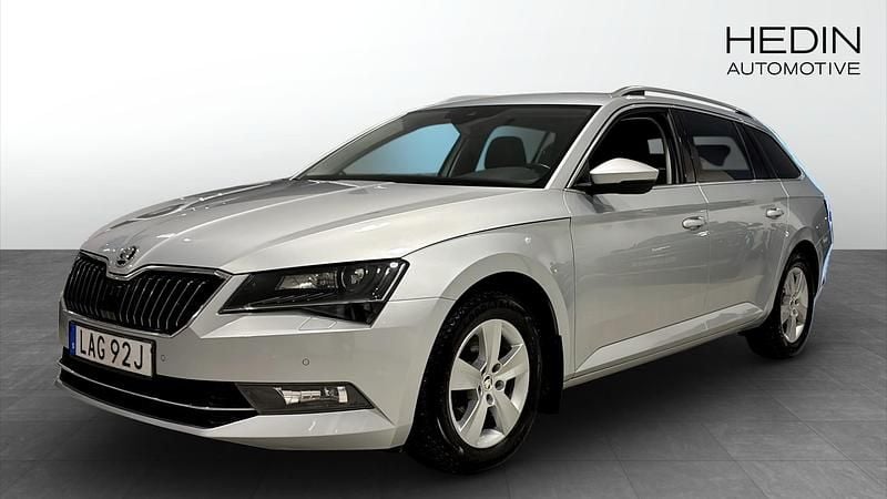 Silver Begagnad 2019 Skoda Superb Kombi | 224 500 kr (Marknadspris) - Bild 1/4