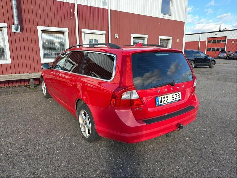 Röd Begagnad 2010 Volvo V70 Momentum Kombi | 38 000 kr - Bild 1/3