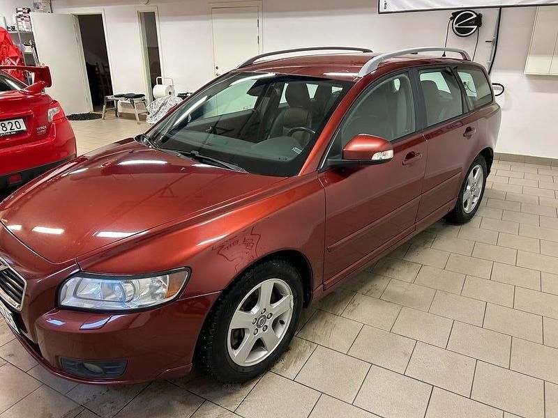 Begagnad Volvo V50 Summum 180 HK (132 kW) 2009 Röd Kombi