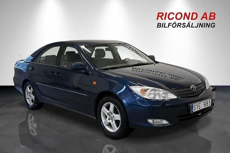 Begagnad Toyota Camry 186 HK (136 kW) 2001 Mörkblå Sedan