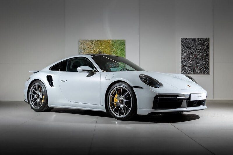 Ljusgrå (grå) Begagnad 2023 Porsche 911 Turbo S Sportkupé | 2 750 000 kr - Bild 1/4