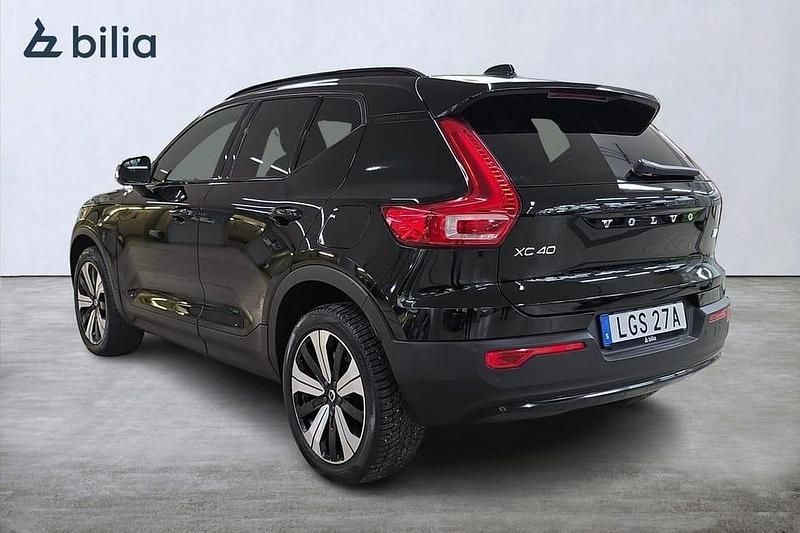 Begagnad Volvo XC40 Core 185 kW (252 HK) 2022 Svart SUV