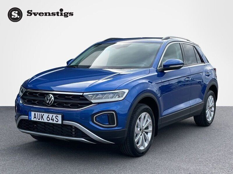 Blå (ravenna blue metallic) Ny 2025 VW T-Roc Edition SUV | 376 700 kr (Marknadspris) - Bild 1/4