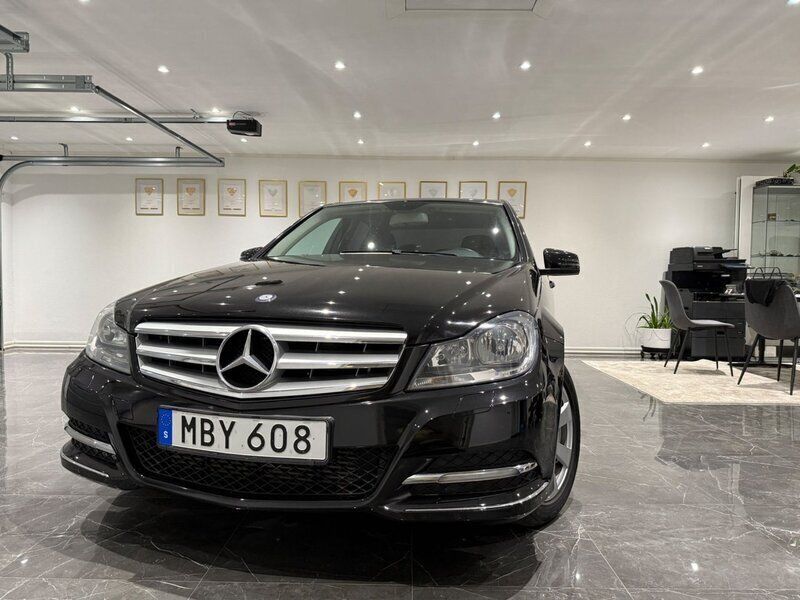 Svart Begagnad 2012 Mercedes C220 Avantgarde Sedan | 99 900 kr (Marknadspris) - Bild 1/4
