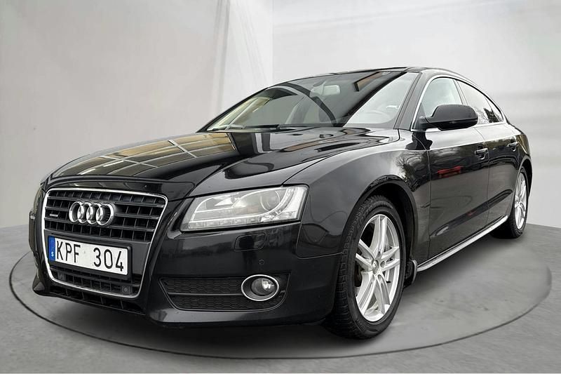 Svart Begagnad 2010 Audi A5 Sportback Halvkombi | 73 000 kr (Marknadspris) - Bild 1/4