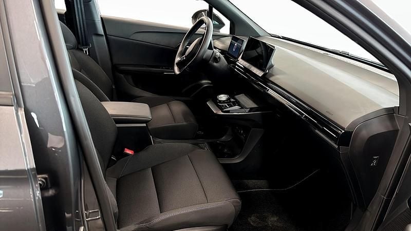 Begagnad MG MG4 EV 125 kW (170 HK) 2023 Grå Halvkombi