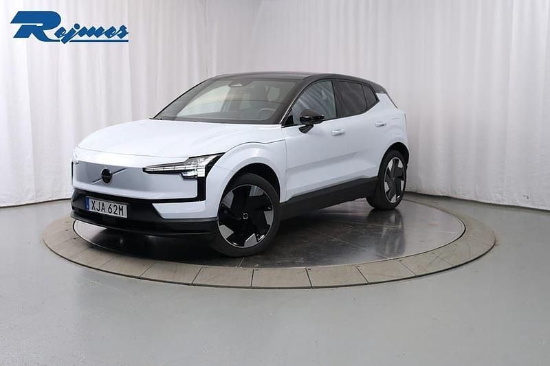 Ljusblå (cloud blue) Begagnad 2023 Volvo EX30 Plus SUV | 349 900 kr (Marknadspris) - Bild 1/4
