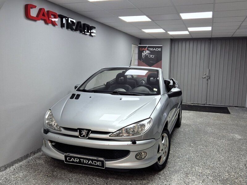 Ljusgrå (grå) Begagnad 2004 Peugeot 206 CC Cab | 34 900 kr (Lite dyr) - Bild 1/4