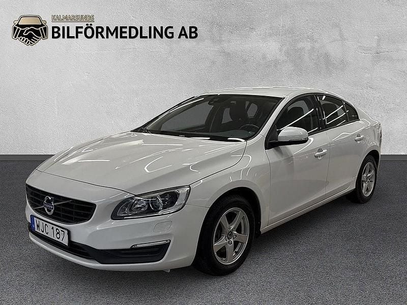 Vit Begagnad 2018 Volvo S60 Kinetic Sedan | 169 800 kr (Bra pris) - Bild 1/4