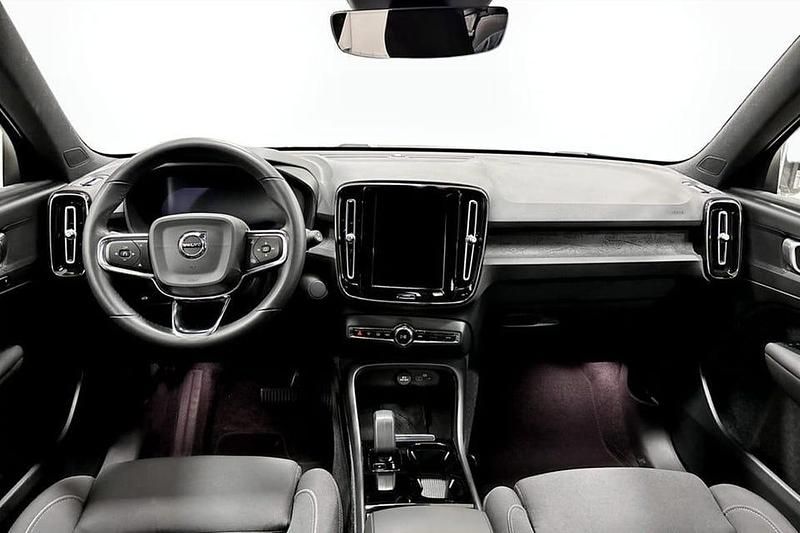 Begagnad Volvo XC40 Plus 172 kW (234 HK) 2023 Silver SUV