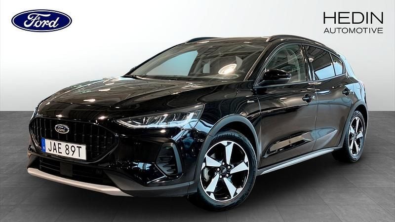 Svart Begagnad 2023 Ford Focus Active | 199 900 kr - Bild 1/4