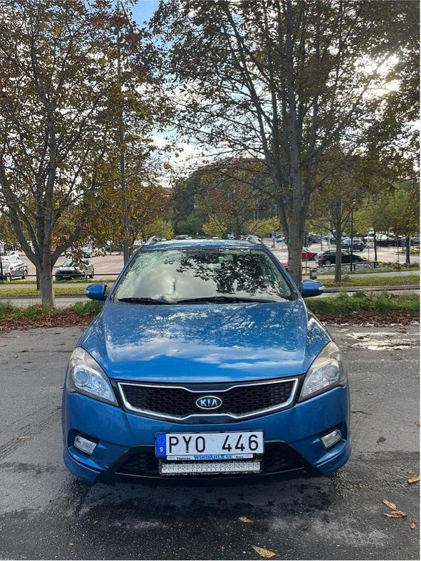 Blå Begagnad 2012 Kia Ceed Kombi | 45 000 kr (Superpris) - Bild 1/4
