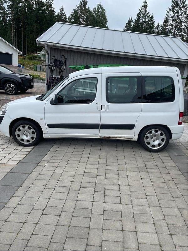 Vit Begagnad 2007 Peugeot Partner Minibuss | 15 000 kr (Marknadspris) - Bild 1/4