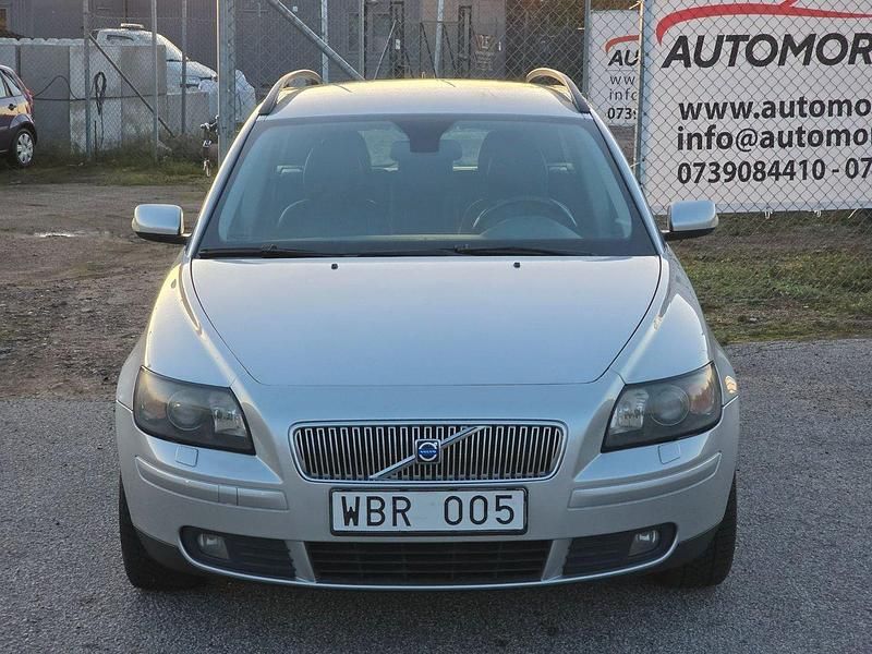 Ljusgrå (grå) Begagnad 2004 Volvo V50 Kombi | 34 900 kr (Bra pris) - Bild 1/4