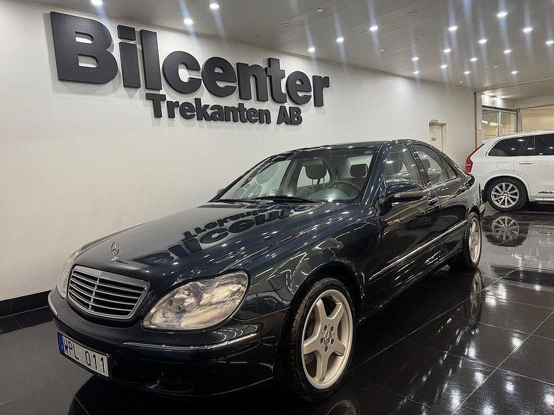 Mörkblå Begagnad 1999 Mercedes S500 Sedan | 159 900 kr - Bild 1/4